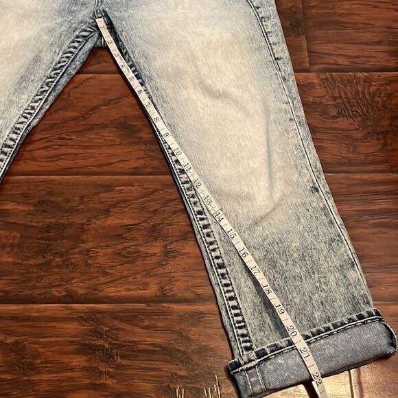 True Religion Blue Distressed Denim Rolled Capri Casual Modern Feminine Boho - Picture 5 of 12